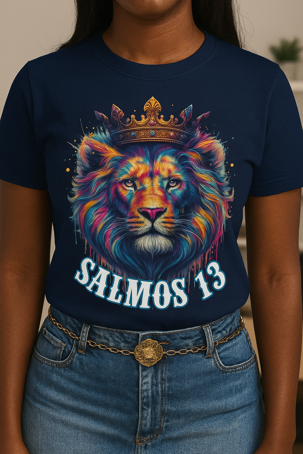 Psalm 1:3 Colorful Lion T-Shirt – Christian Faith Tee with Bold Scripture Spanish Design