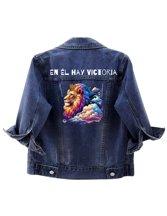 Majestic Lion Christian Denim Jacket – Golden Crown, Colorful Clouds, Inspirational Victory Quote in Spanish, Personalized Back Design